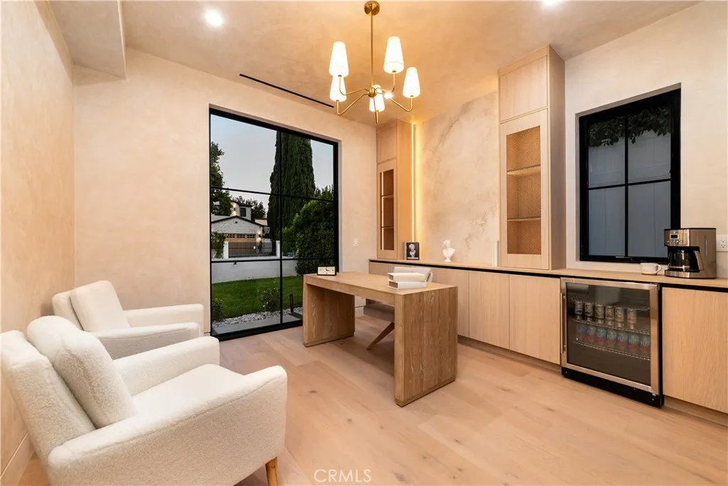 16749 Addison, Encino, California 91436 home-pic-10